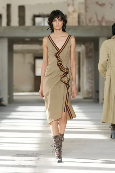 Look 3